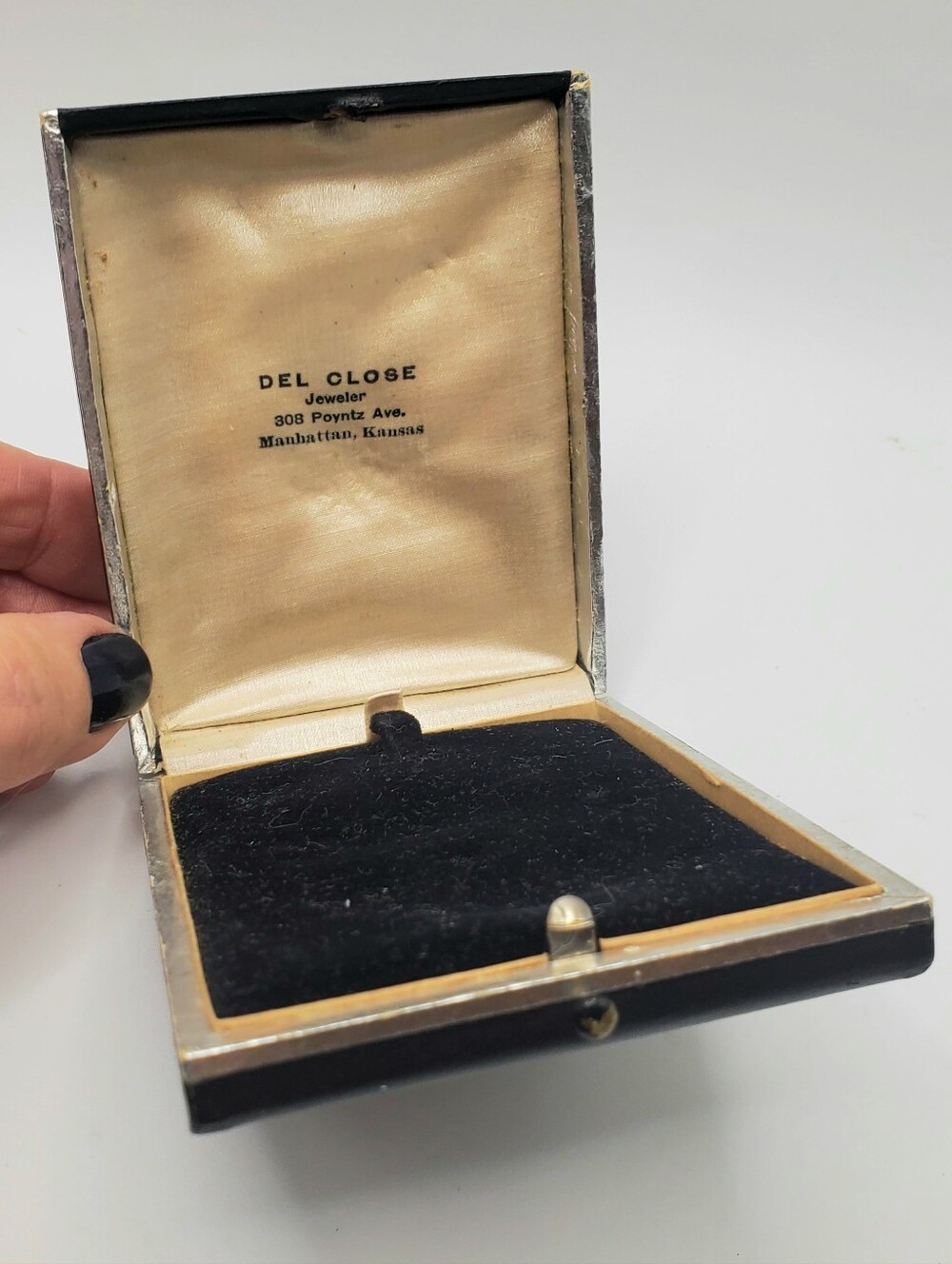 Del Close Jewelry Store Antique Presentation Case Manhatten KS